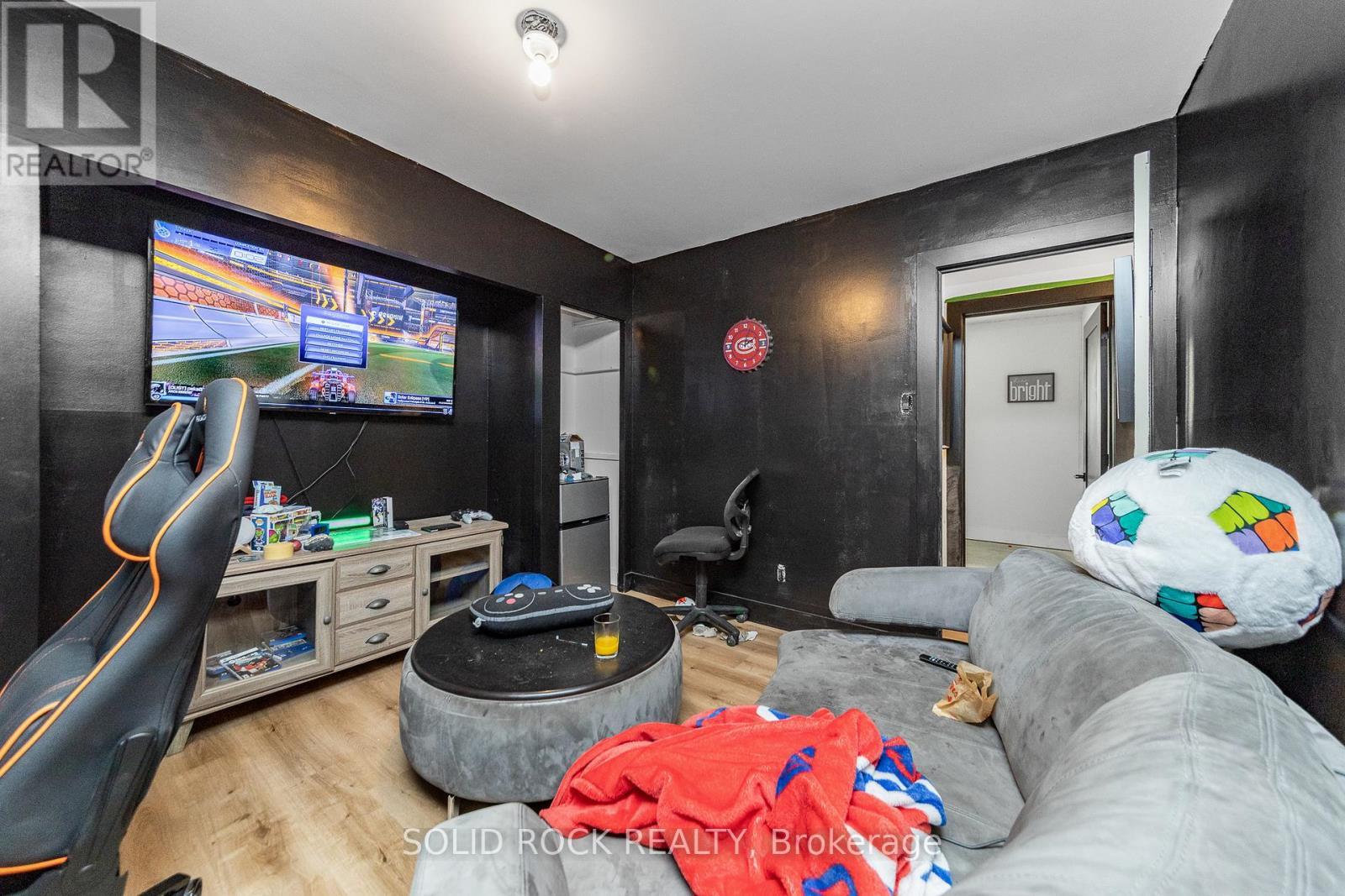 20 Norway Spruce Street, Ottawa, ON - Indoor