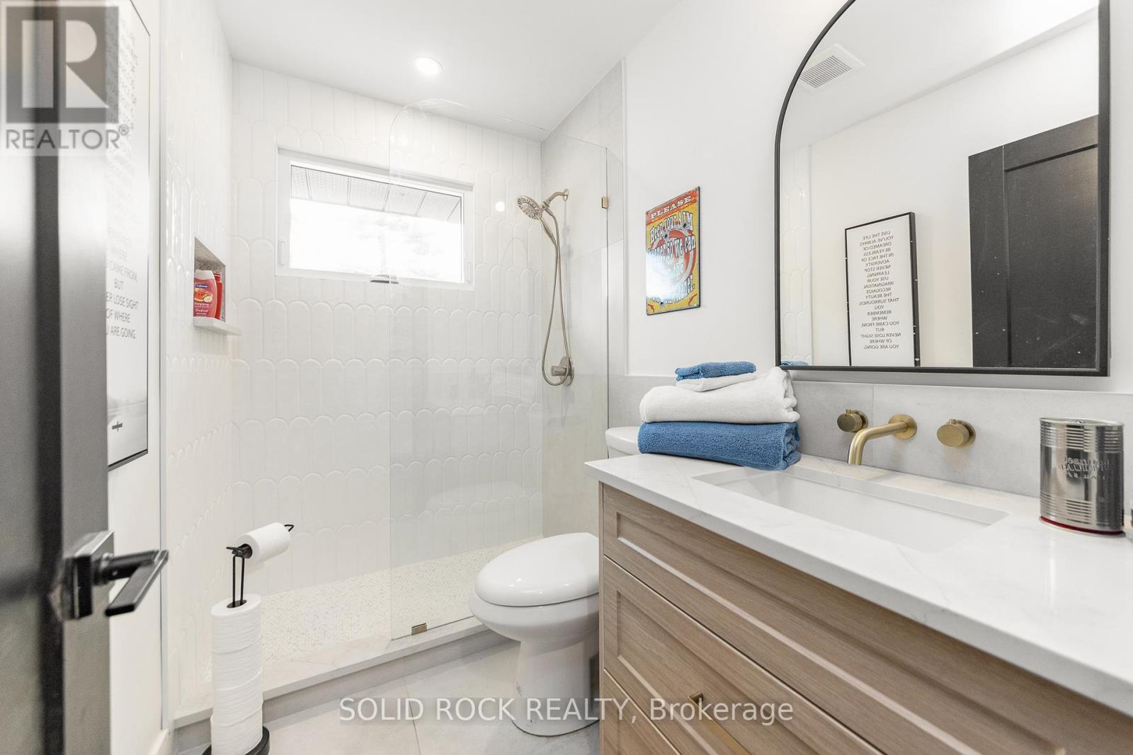 Main Floor Bathroom - 20 Norway Spruce Street, Ottawa, ON - Indoor Photo Showing Bathroom