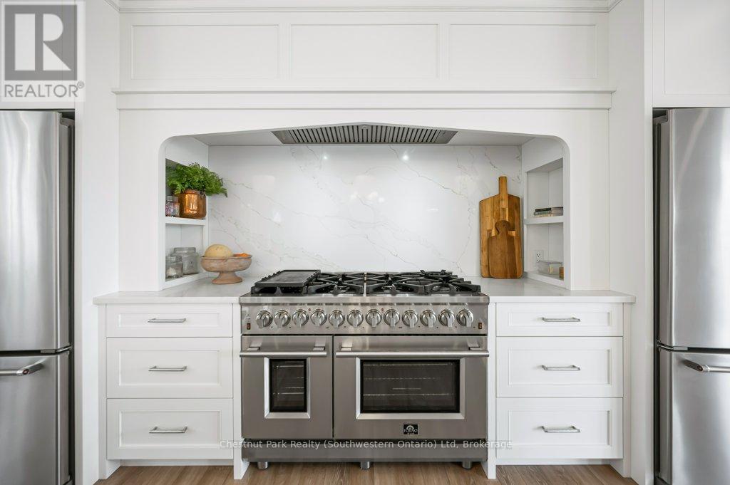 27 Vardon Drive, Guelph (Dovercliffe Park/Old University), ON - Indoor Photo Showing Kitchen With Upgraded Kitchen