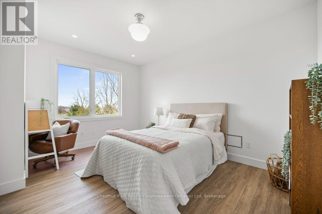 Bed #2 - 27 Vardon Drive, Guelph (Dovercliffe Park/Old University), ON - Indoor Photo Showing Bedroom