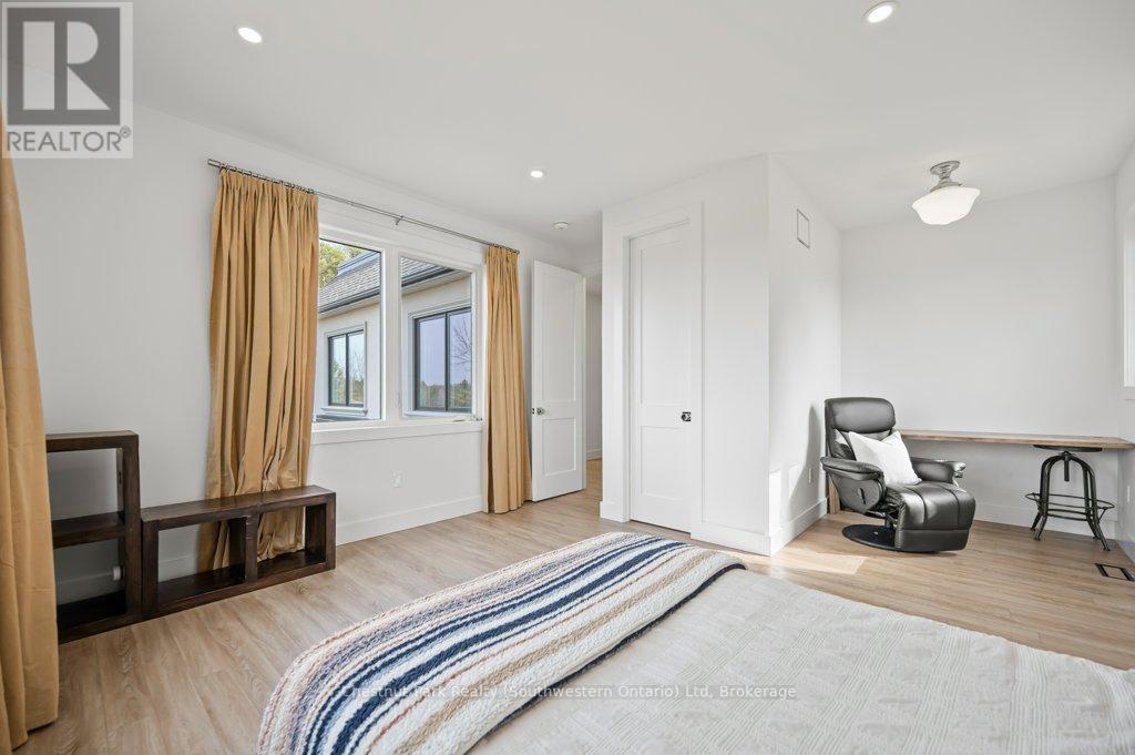 27 Vardon Drive, Guelph (Dovercliffe Park/Old University), ON - Indoor