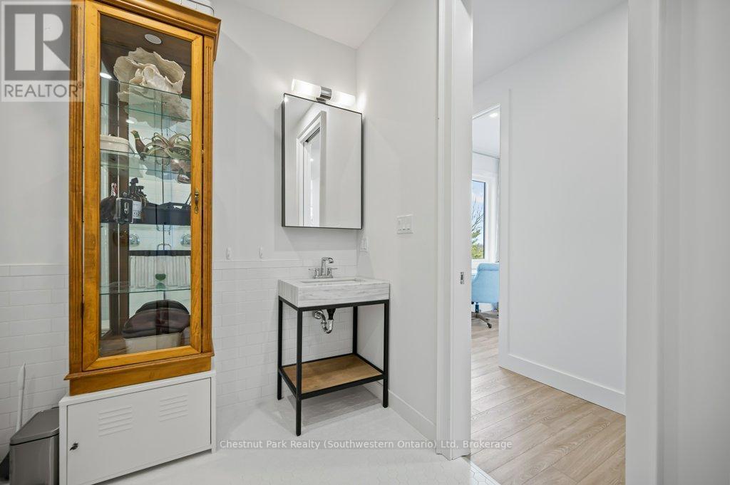 27 Vardon Drive, Guelph (Dovercliffe Park/Old University), ON - Indoor Photo Showing Other Room