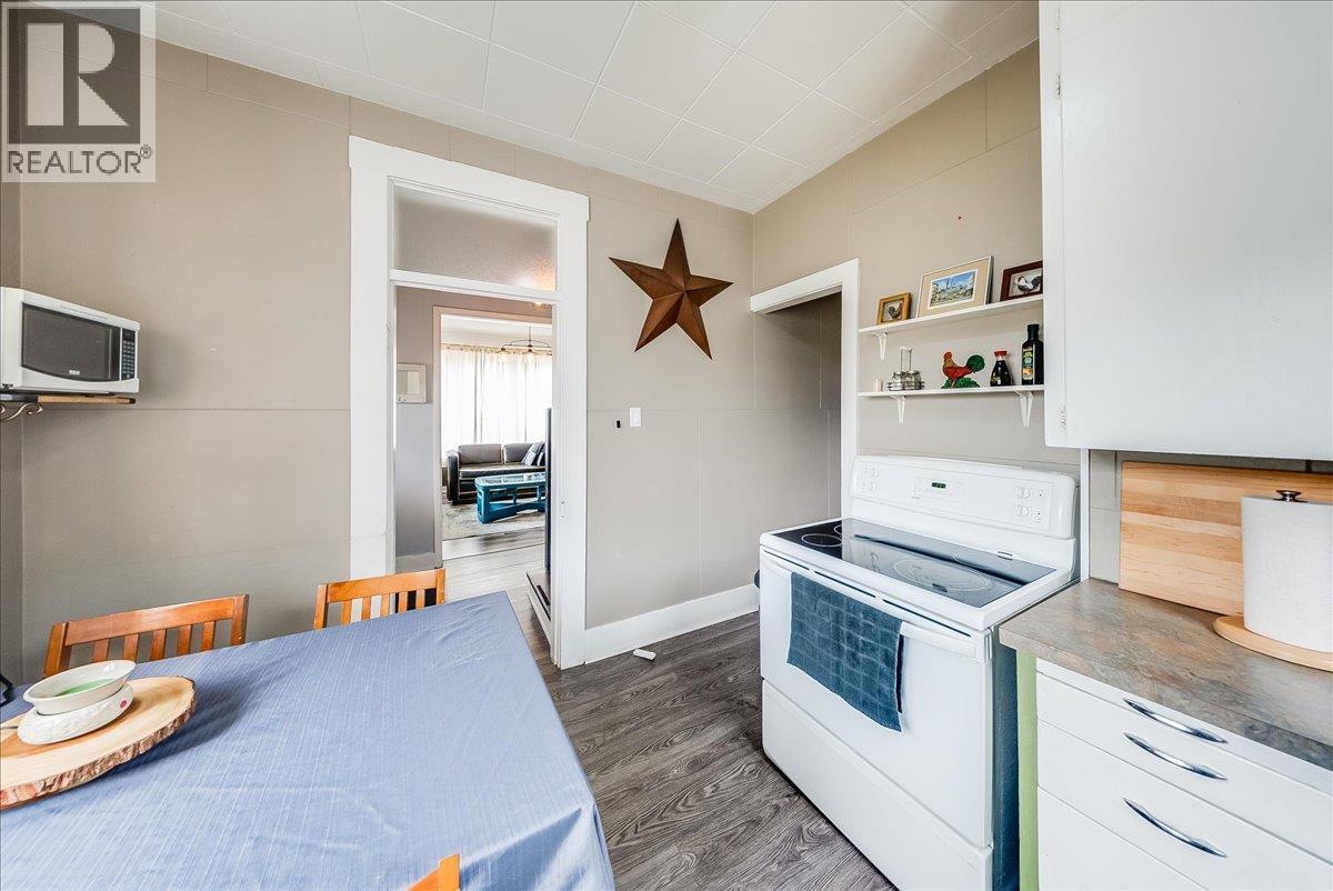 490 Austad Lane, Trail, BC - Indoor Photo Showing Kitchen