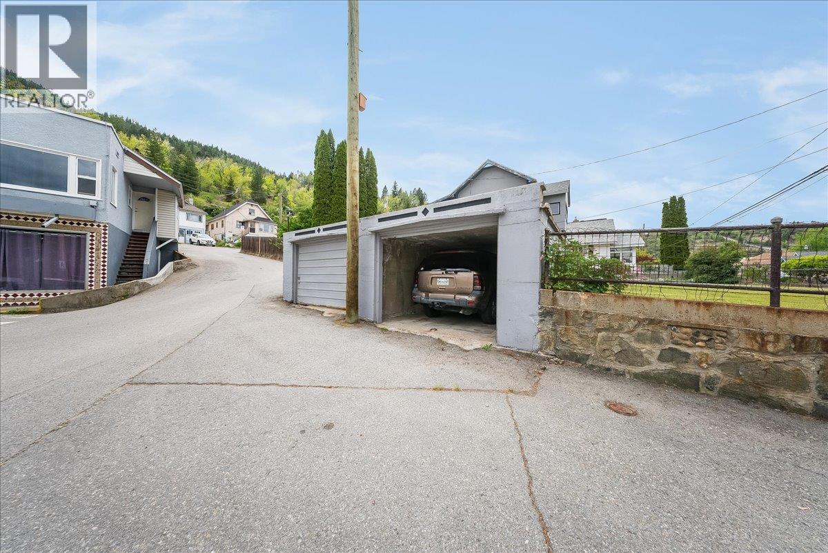 490 Austad Lane, Trail, BC - Outdoor