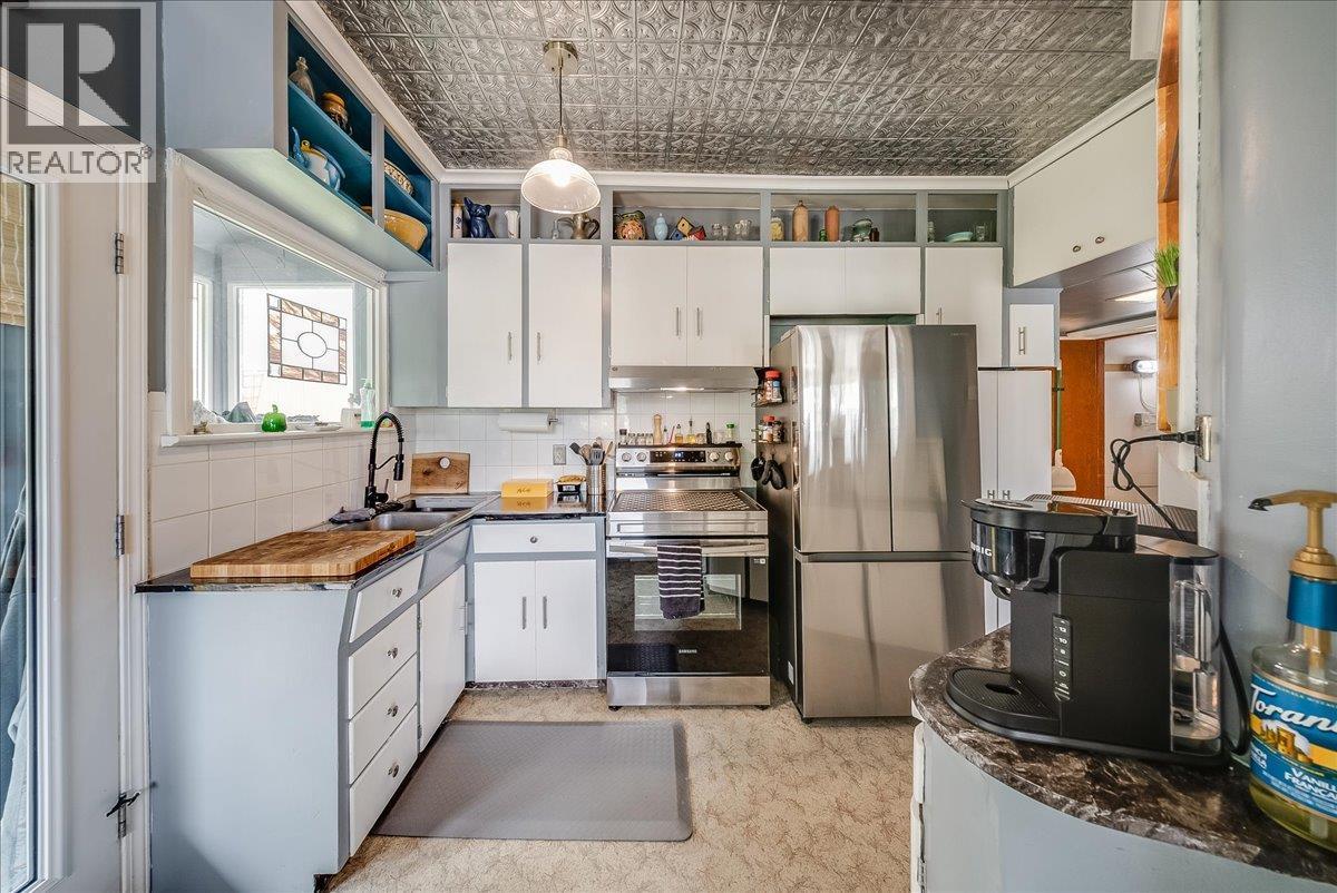 490 Austad Lane, Trail, BC - Indoor Photo Showing Kitchen