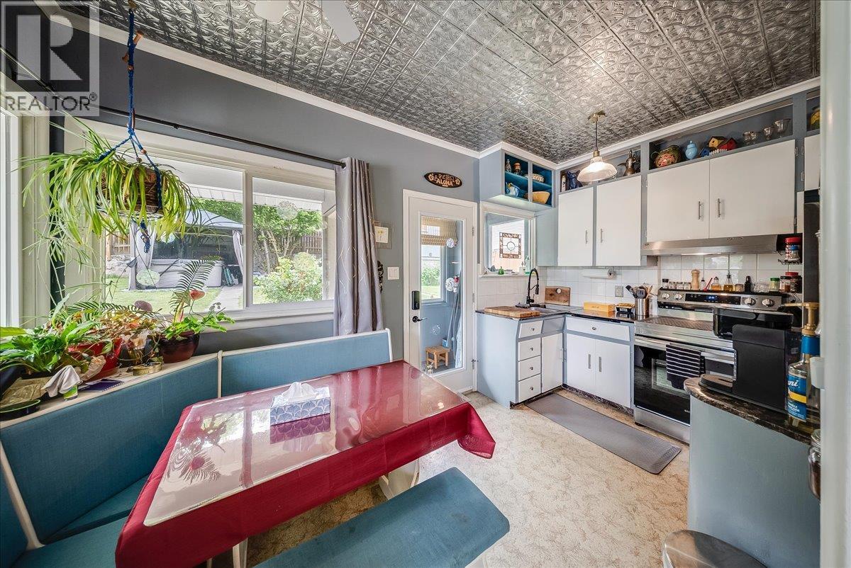490 Austad Lane, Trail, BC - Indoor Photo Showing Kitchen