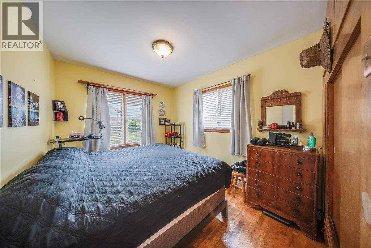 490 Austad Lane, Trail, BC - Indoor Photo Showing Bedroom