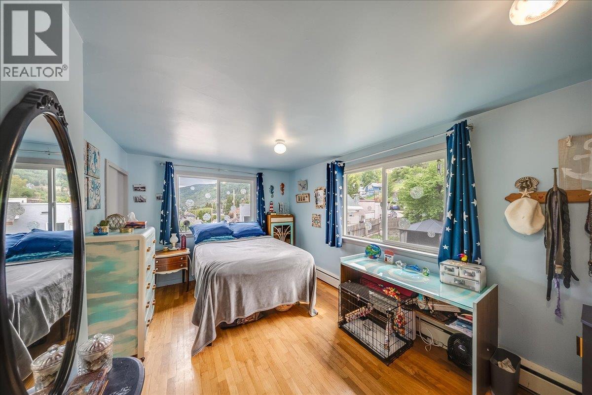 490 Austad Lane, Trail, BC - Indoor Photo Showing Bedroom