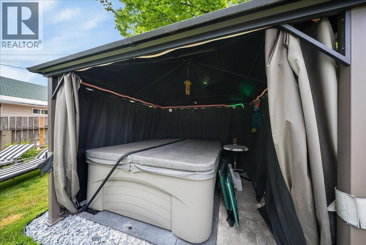 490 Austad Lane, Trail, BC - Outdoor With Exterior