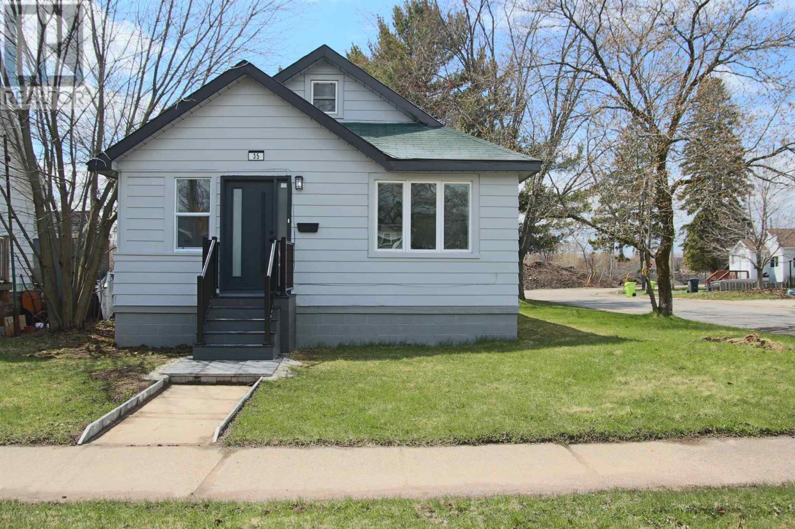 35 Walnut St, Sault Ste. Marie, ON - Outdoor