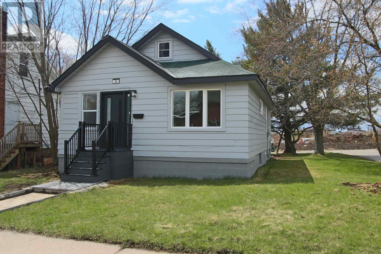 35 Walnut St, Sault Ste. Marie, ON - Outdoor