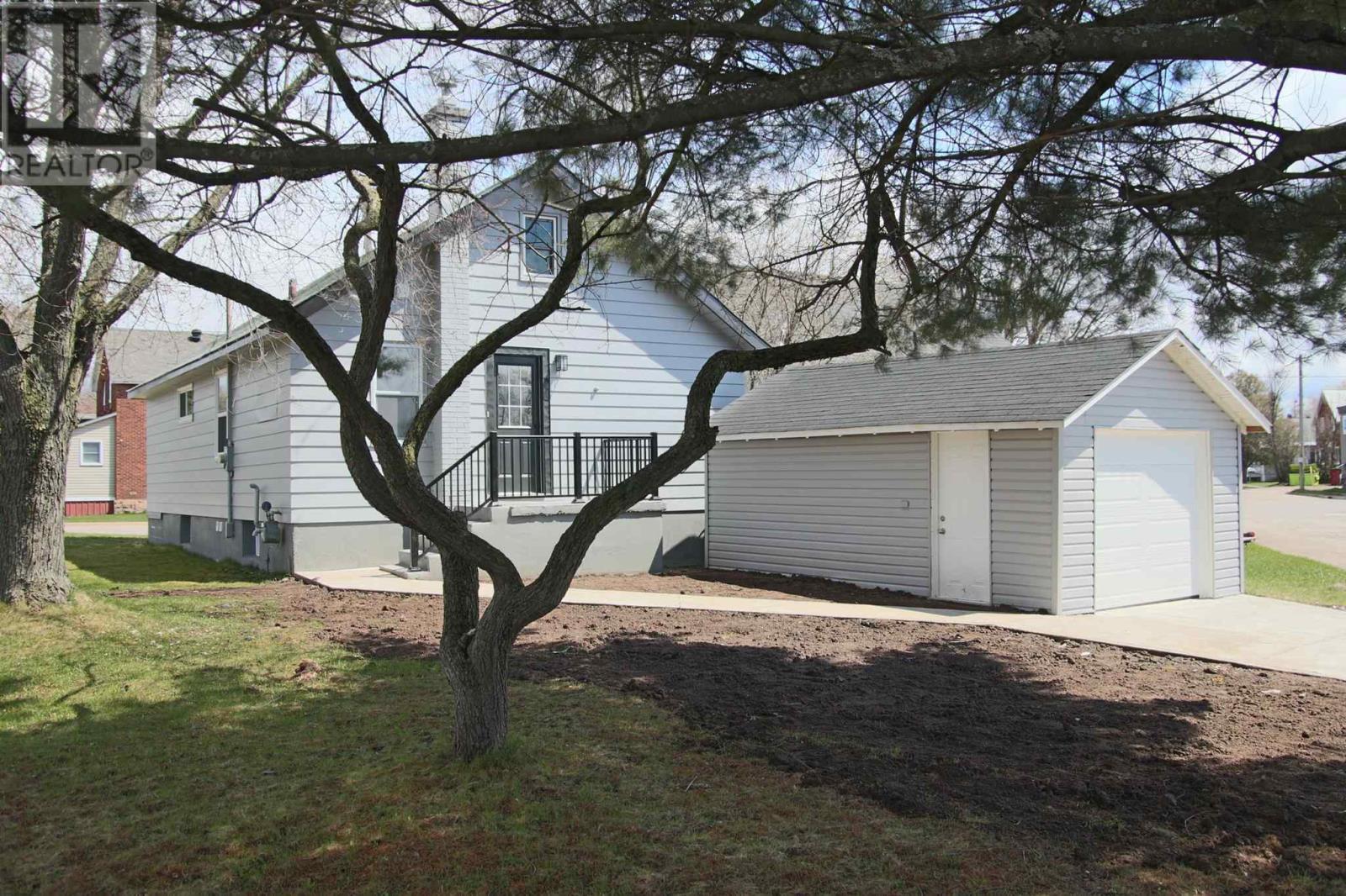35 Walnut St, Sault Ste. Marie, ON - Outdoor