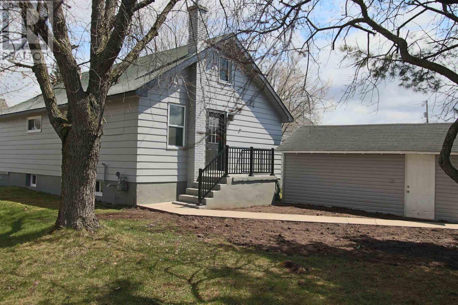 35 Walnut St, Sault Ste. Marie, ON - Outdoor