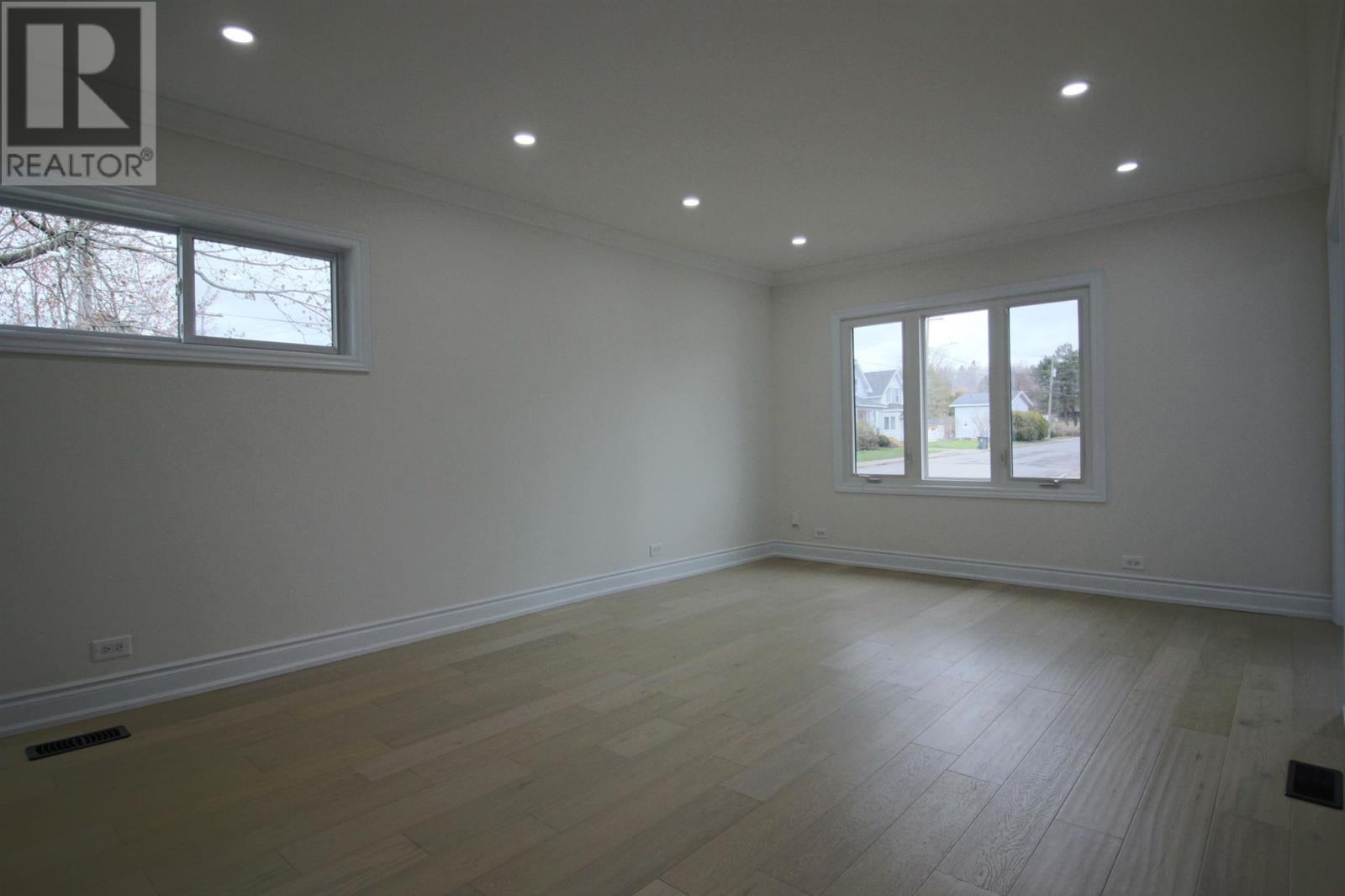 35 Walnut St, Sault Ste. Marie, ON - Indoor Photo Showing Other Room