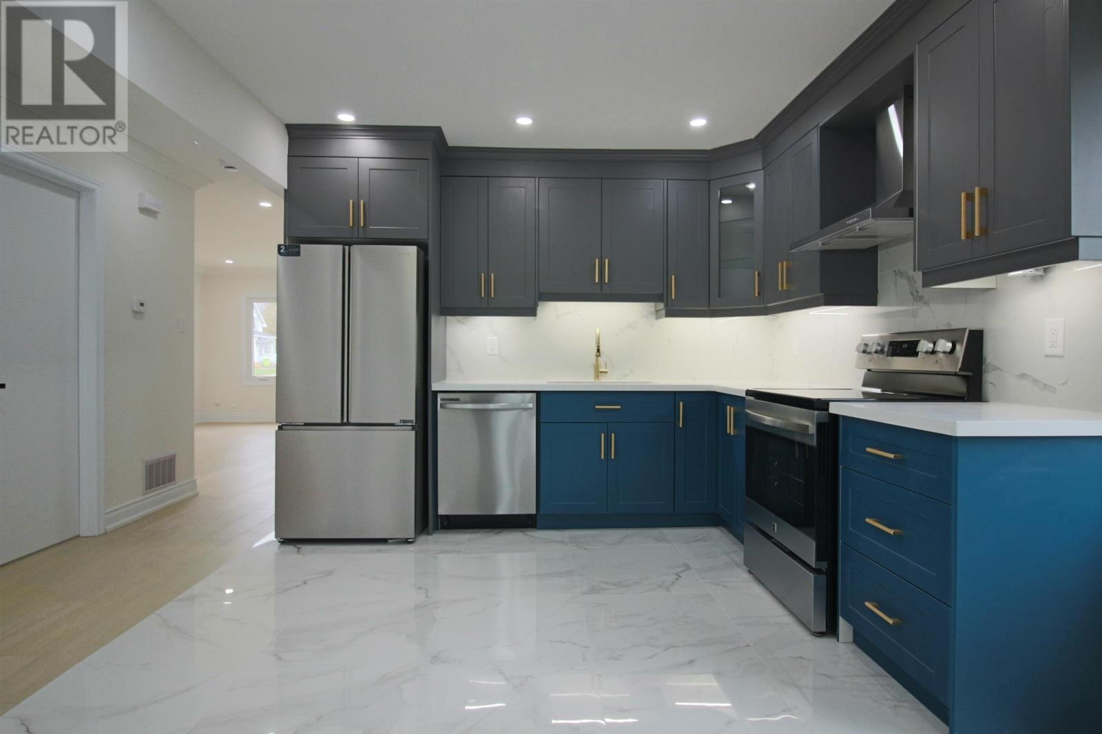 35 Walnut St, Sault Ste. Marie, ON - Indoor Photo Showing Kitchen With Upgraded Kitchen