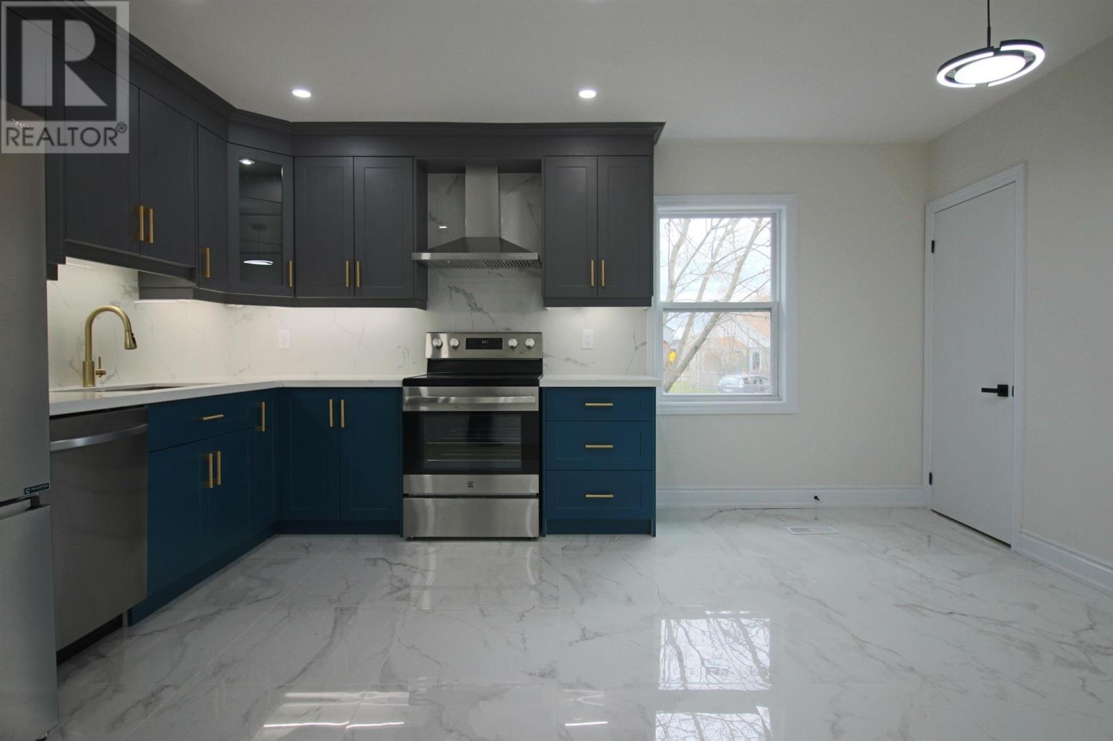 35 Walnut St, Sault Ste. Marie, ON - Indoor Photo Showing Kitchen