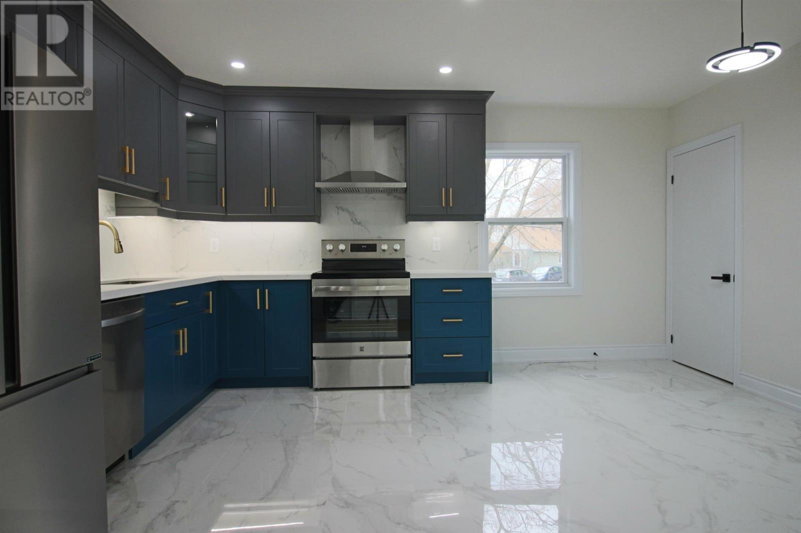 35 Walnut St, Sault Ste. Marie, ON - Indoor Photo Showing Kitchen
