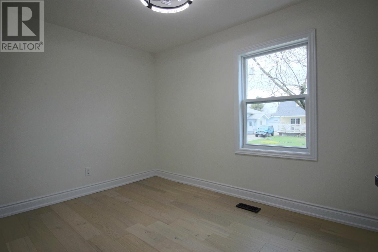 35 Walnut St, Sault Ste. Marie, ON - Indoor Photo Showing Other Room