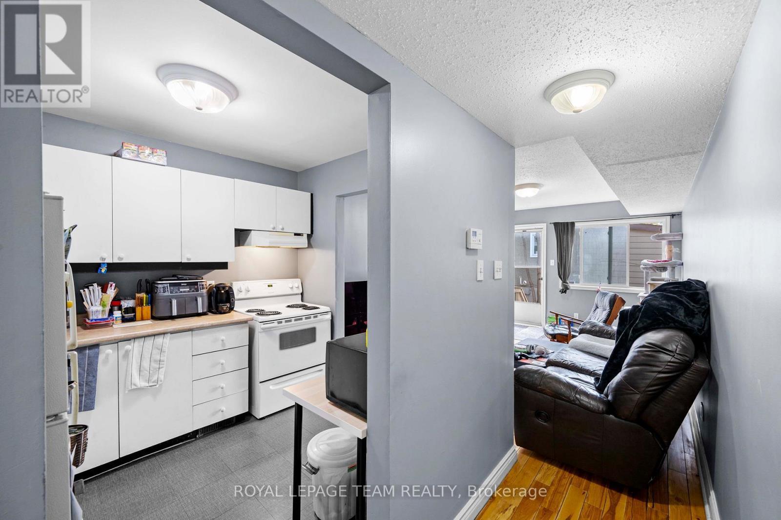 58 Beverley Avenue, Ottawa, ON - Indoor Photo Showing Kitchen