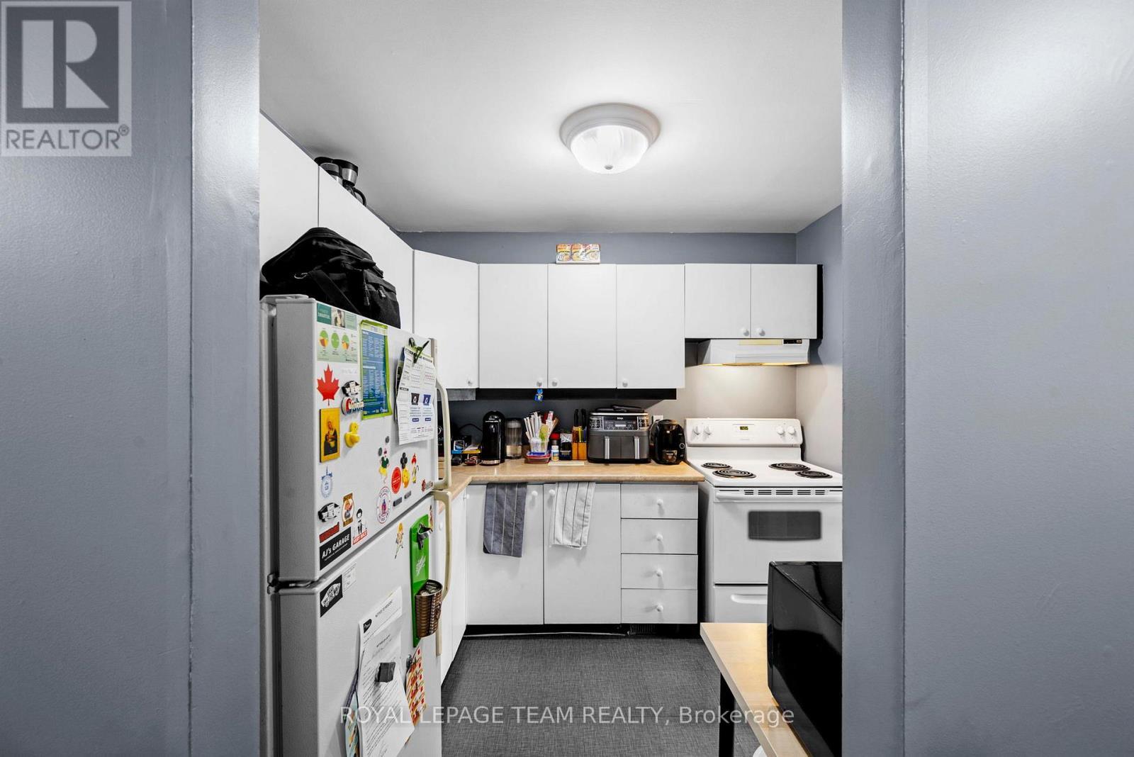 58 Beverley Avenue, Ottawa, ON - Indoor Photo Showing Kitchen