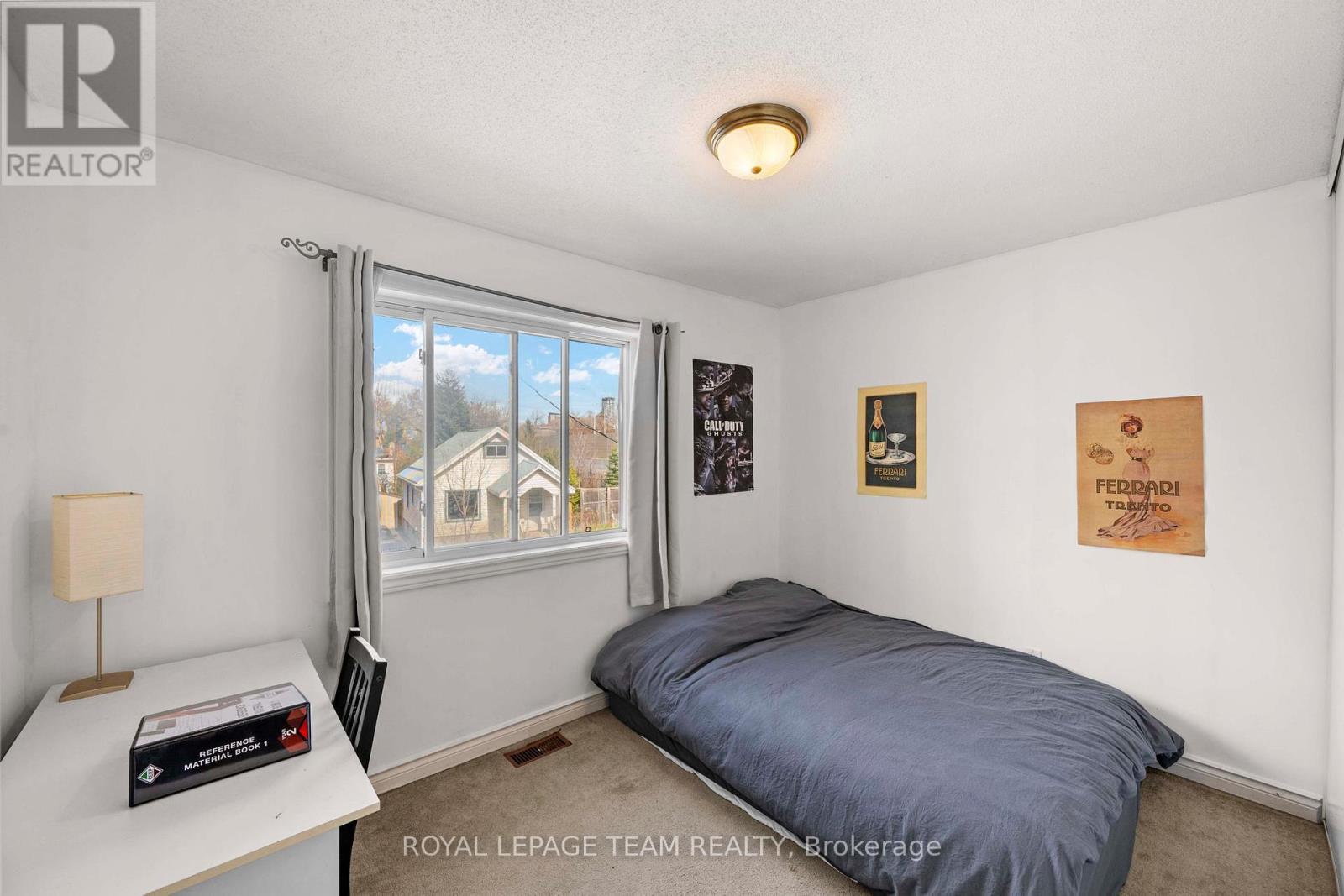 58 Beverley Avenue, Ottawa, ON - Indoor Photo Showing Bedroom