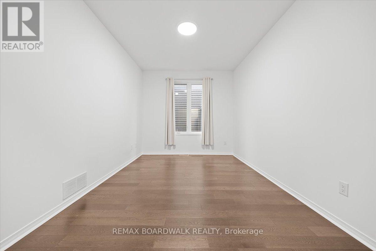 333 Haliburton Heights, Ottawa, ON - Indoor Photo Showing Other Room