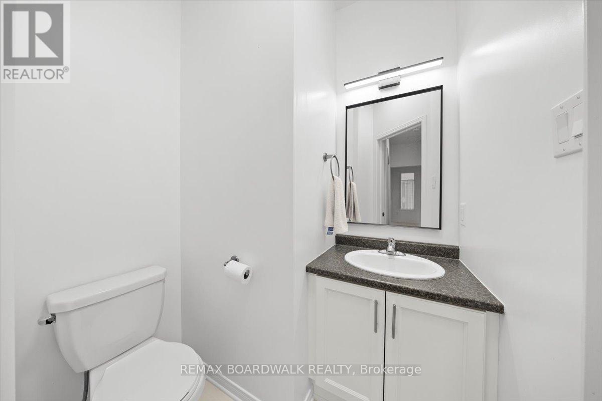 333 Haliburton Heights, Ottawa, ON - Indoor Photo Showing Bathroom