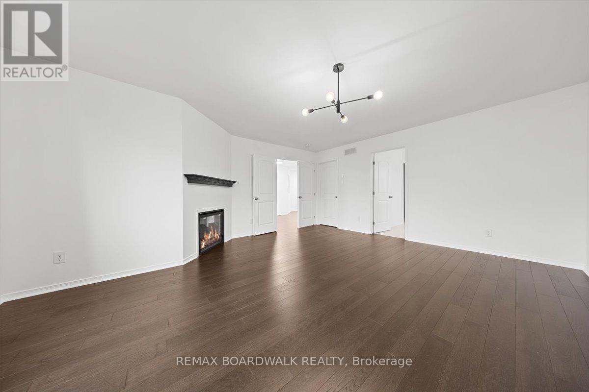333 Haliburton Heights, Ottawa, ON - Indoor Photo Showing Other Room