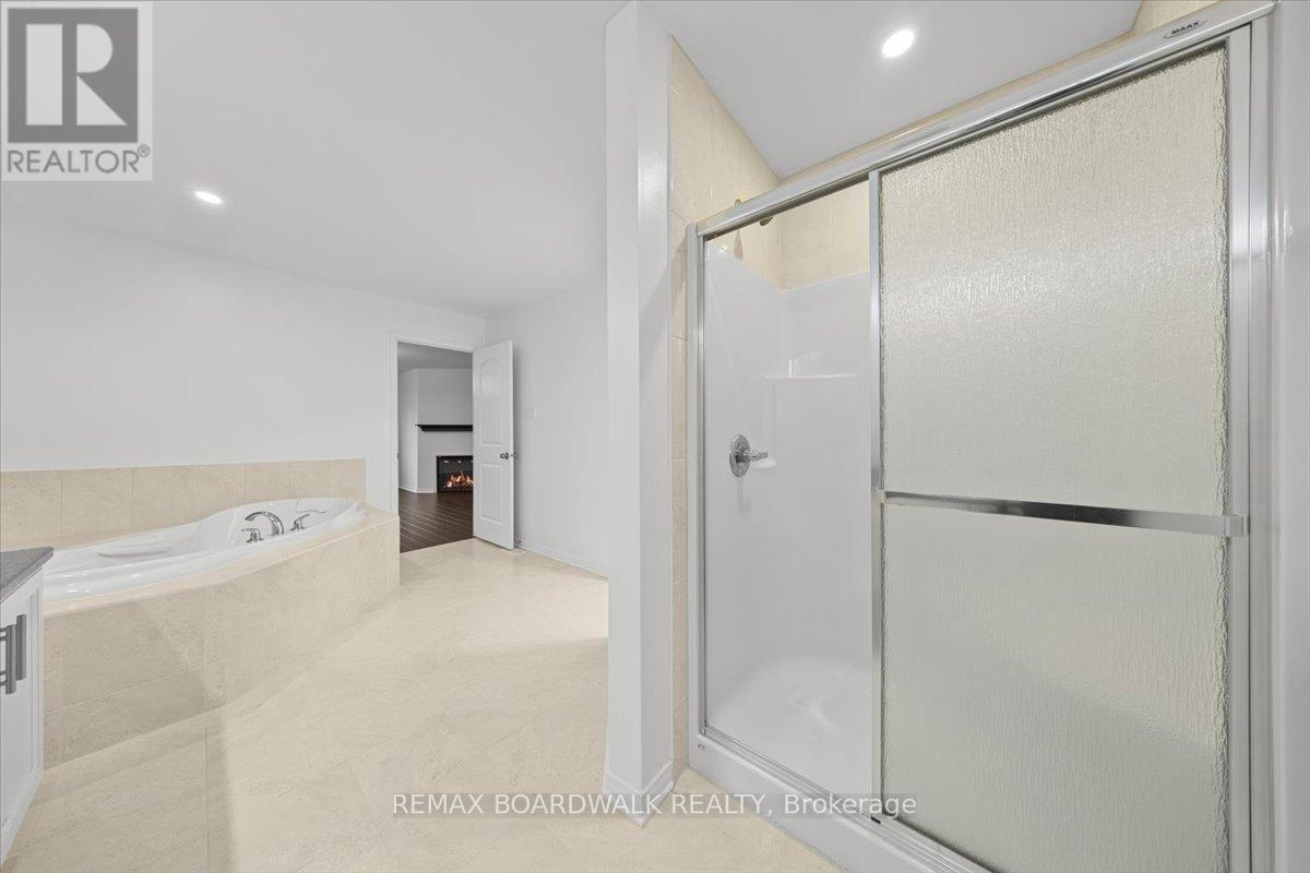 333 Haliburton Heights, Ottawa, ON - Indoor Photo Showing Bathroom