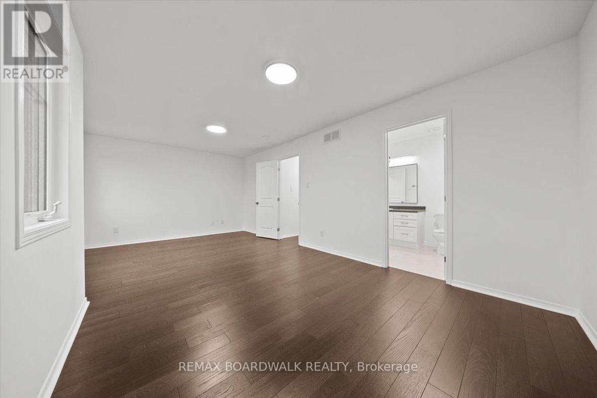 333 Haliburton Heights, Ottawa, ON - Indoor Photo Showing Other Room