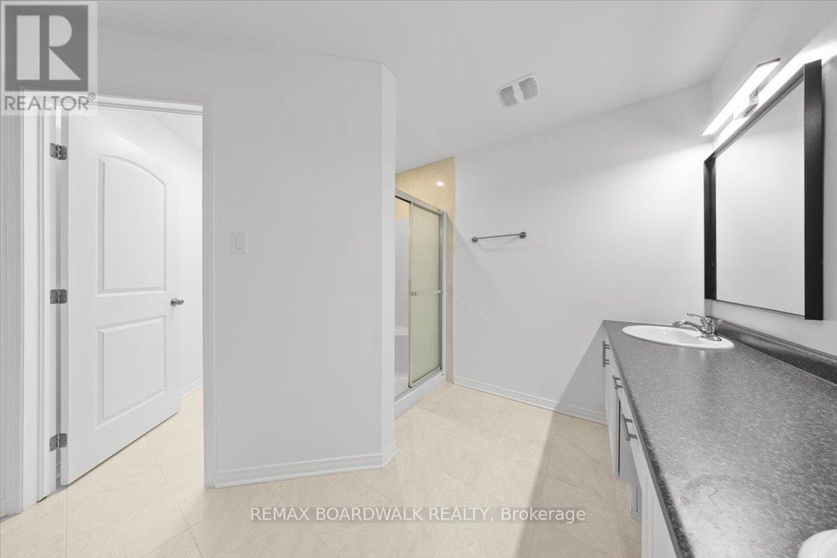 333 Haliburton Heights, Ottawa, ON - Indoor