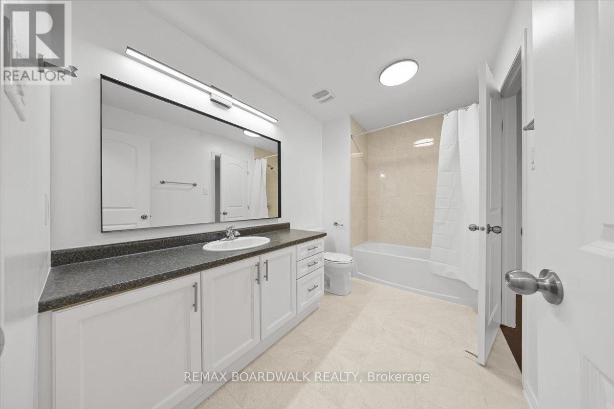 333 Haliburton Heights, Ottawa, ON - Indoor Photo Showing Bathroom