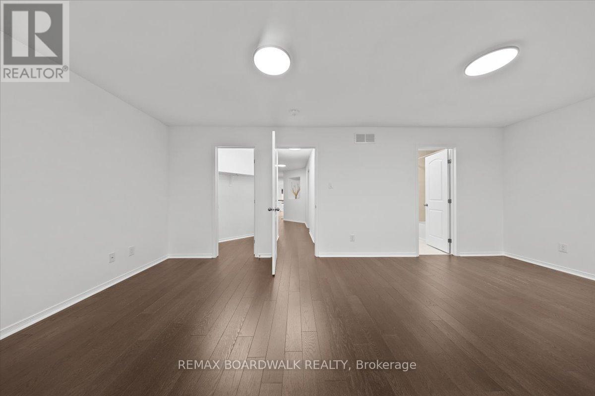 333 Haliburton Heights, Ottawa, ON - Indoor Photo Showing Other Room