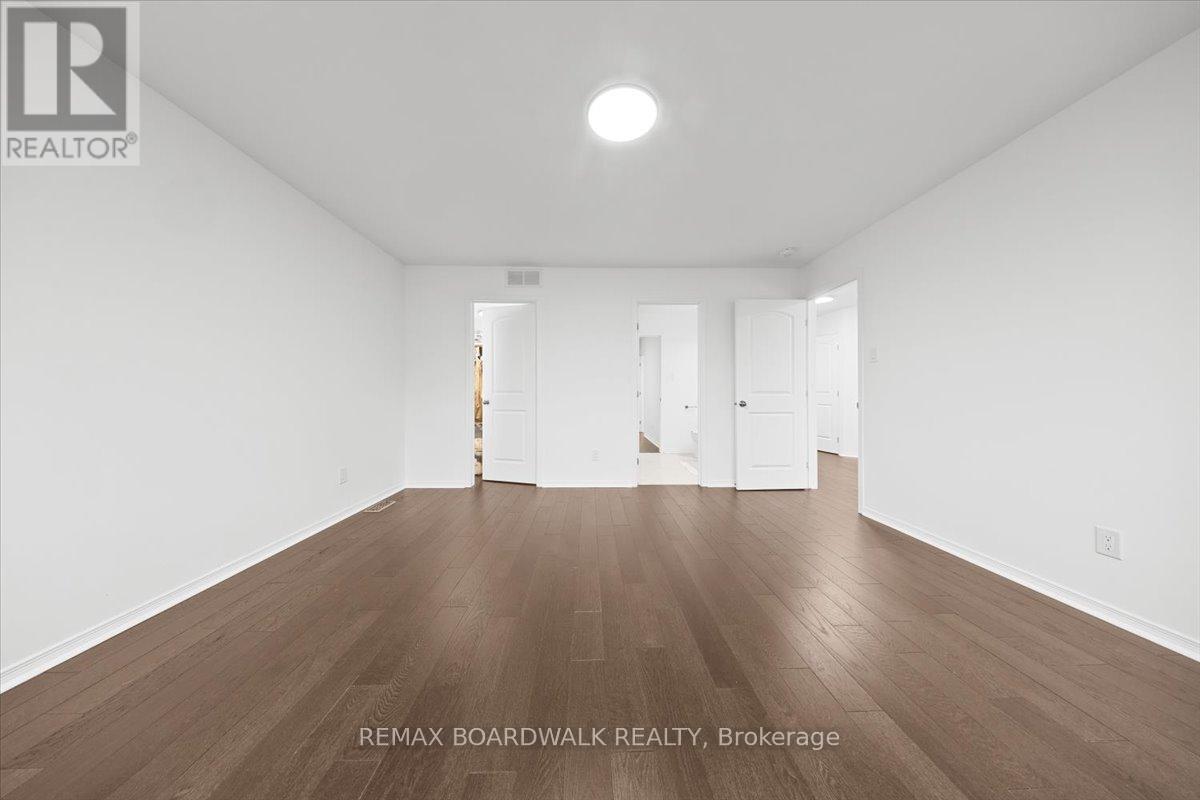 333 Haliburton Heights, Ottawa, ON - Indoor Photo Showing Other Room