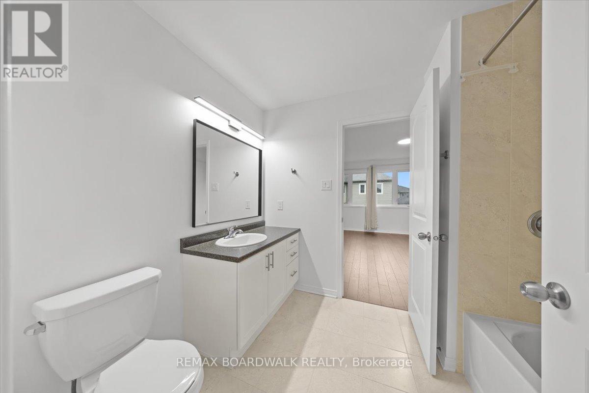 333 Haliburton Heights, Ottawa, ON - Indoor Photo Showing Bathroom