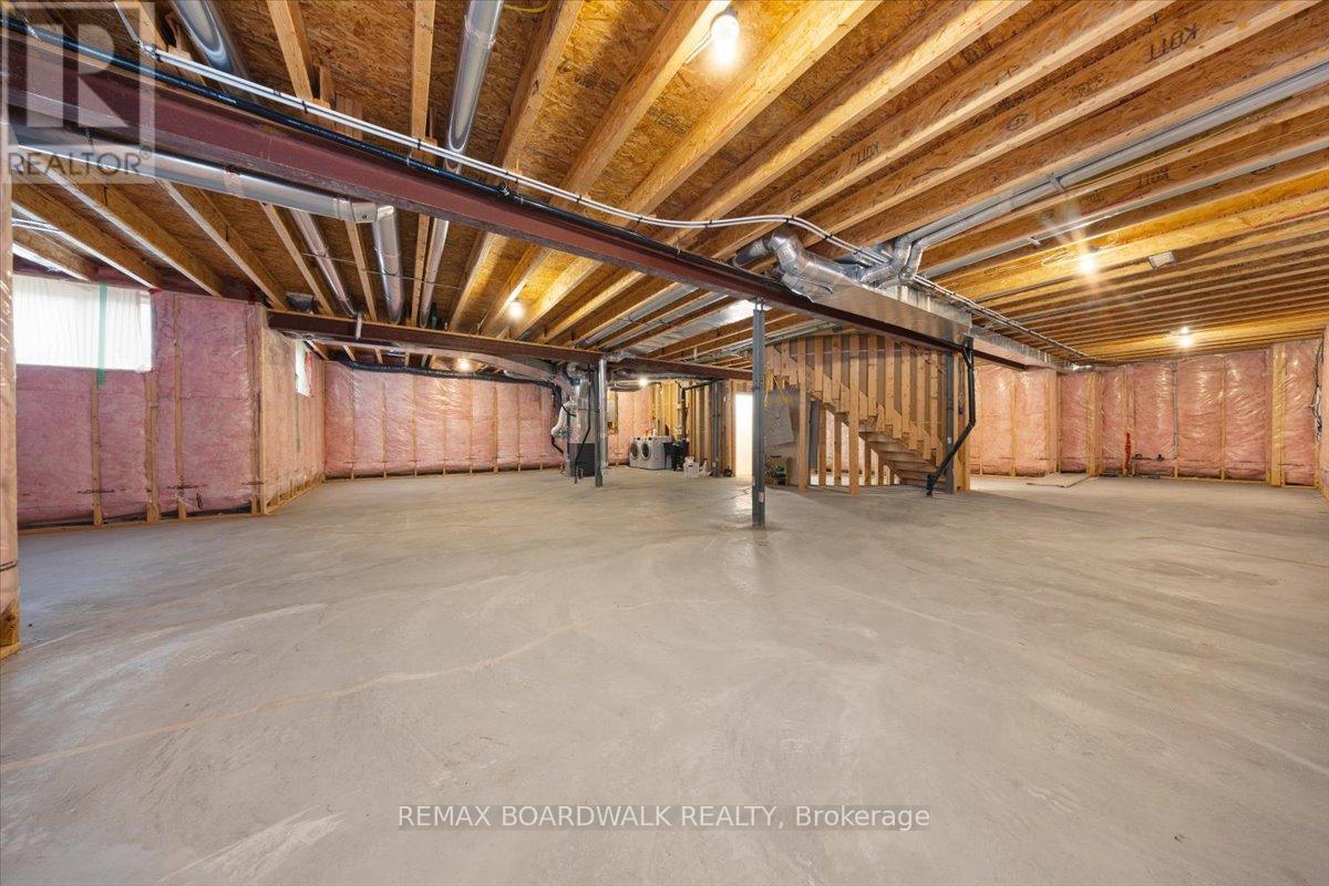 333 Haliburton Heights, Ottawa, ON - Indoor Photo Showing Basement