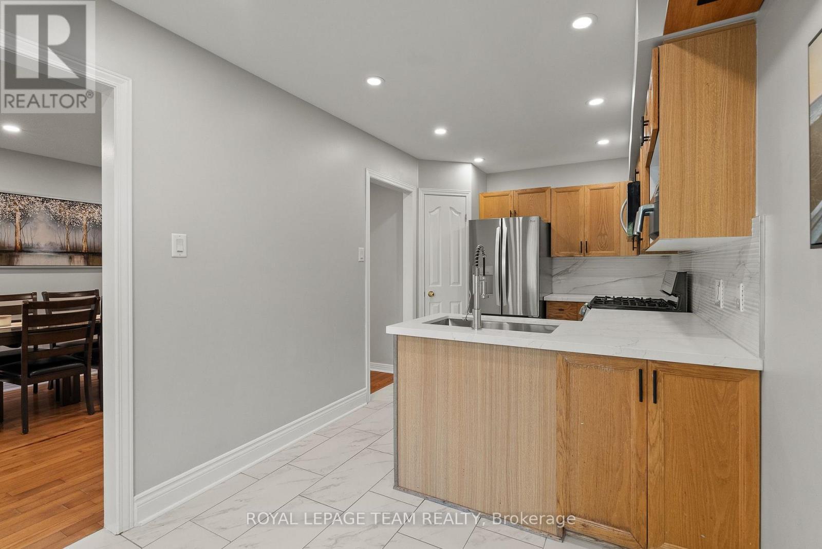 40 Milner Downs Crescent, Ottawa, ON - Indoor Photo Showing Kitchen