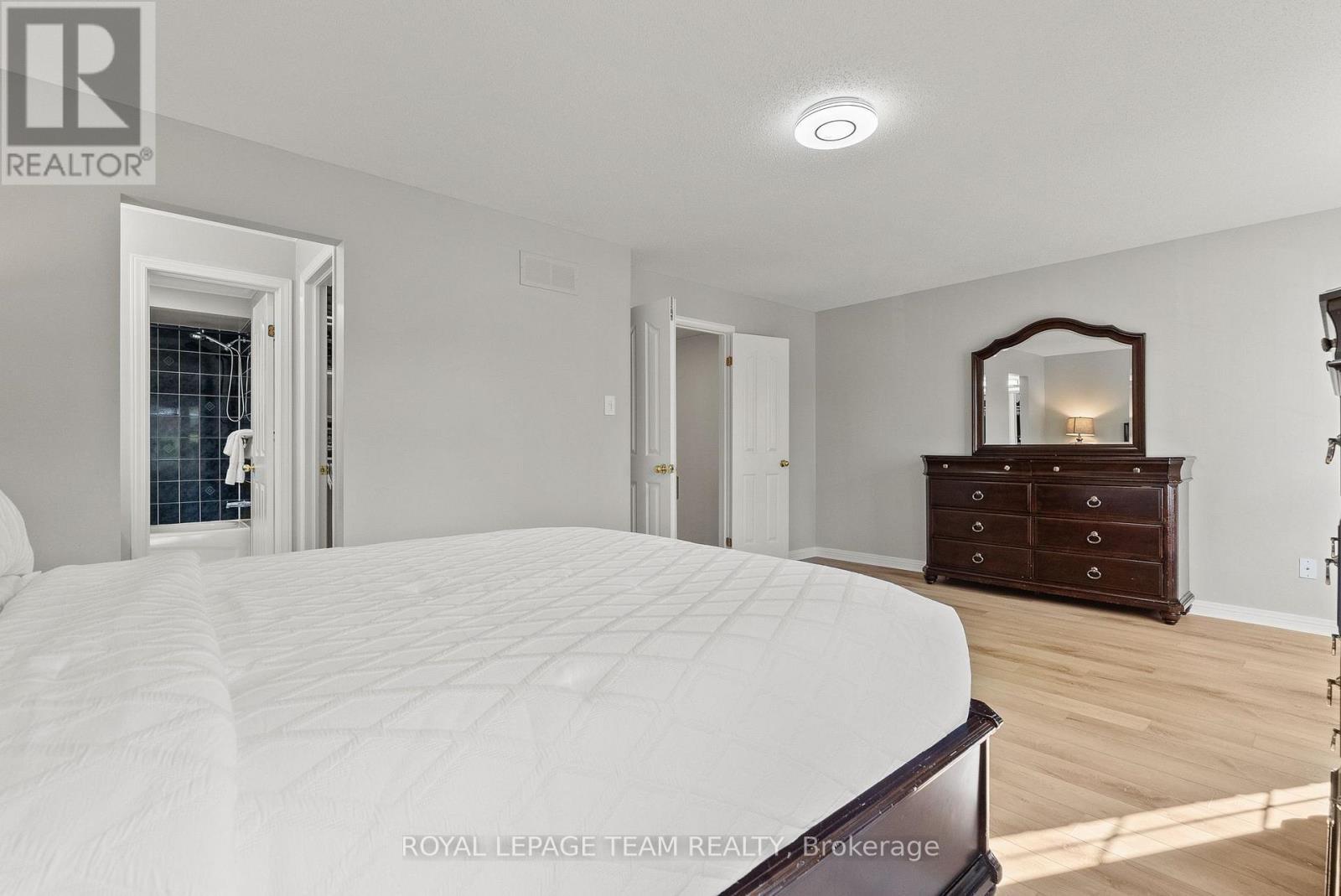 40 Milner Downs Crescent, Ottawa, ON - Indoor Photo Showing Bedroom