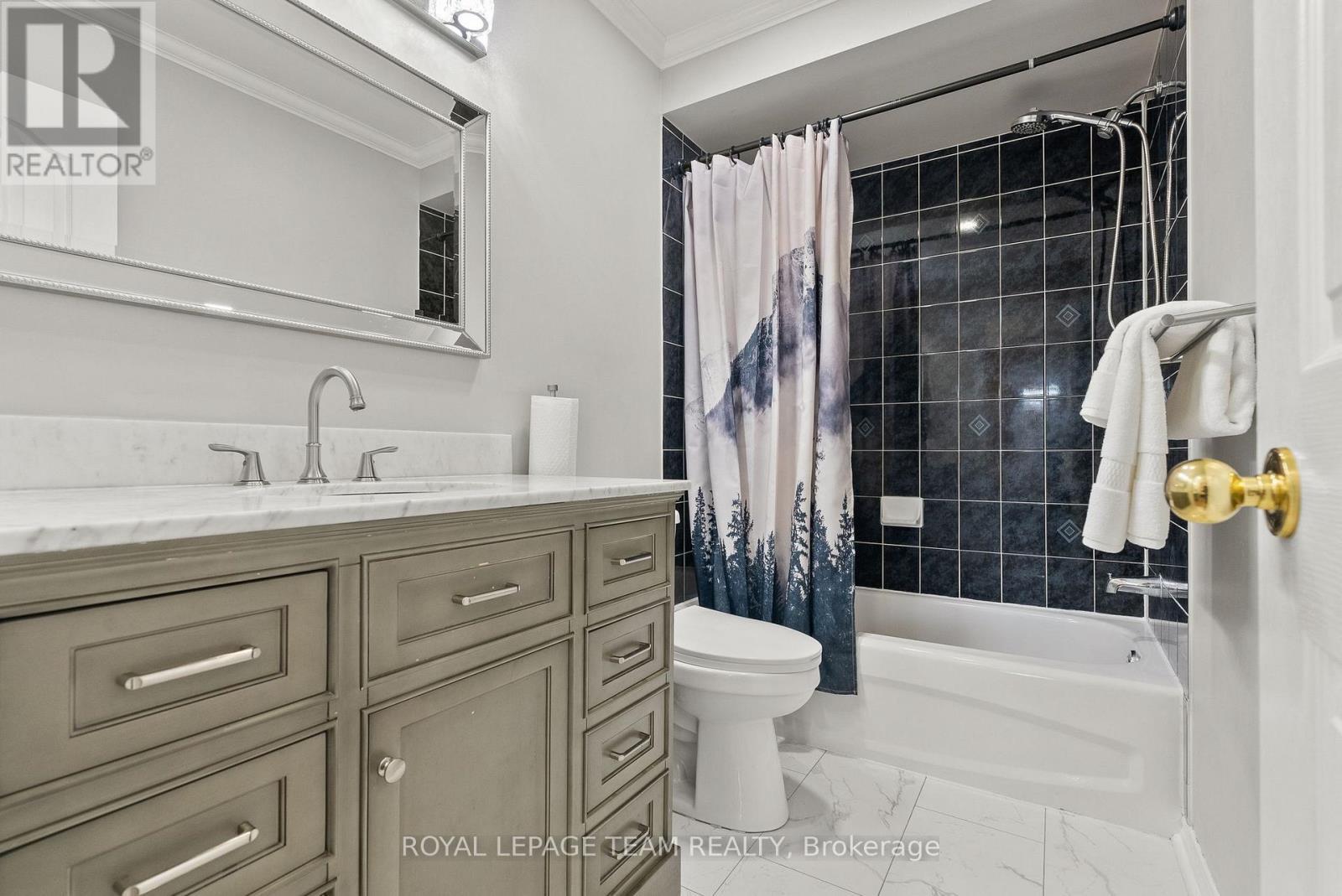 40 Milner Downs Crescent, Ottawa, ON - Indoor Photo Showing Bathroom