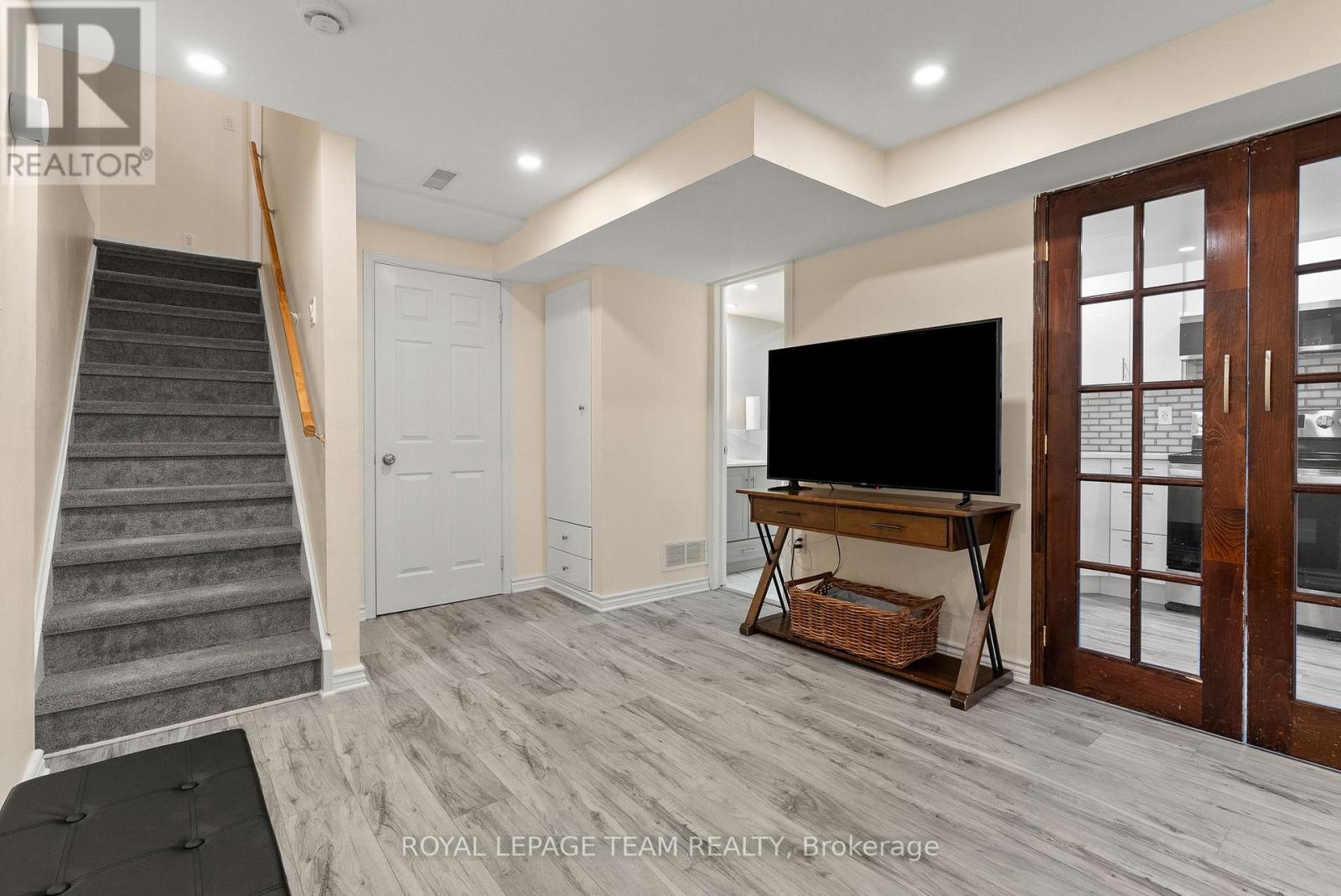 40 Milner Downs Crescent, Ottawa, ON - Indoor Photo Showing Other Room