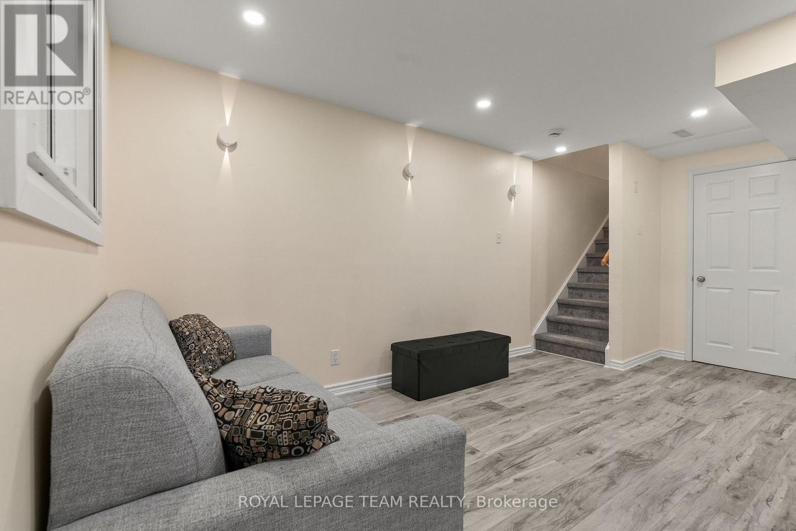 40 Milner Downs Crescent, Ottawa, ON - Indoor