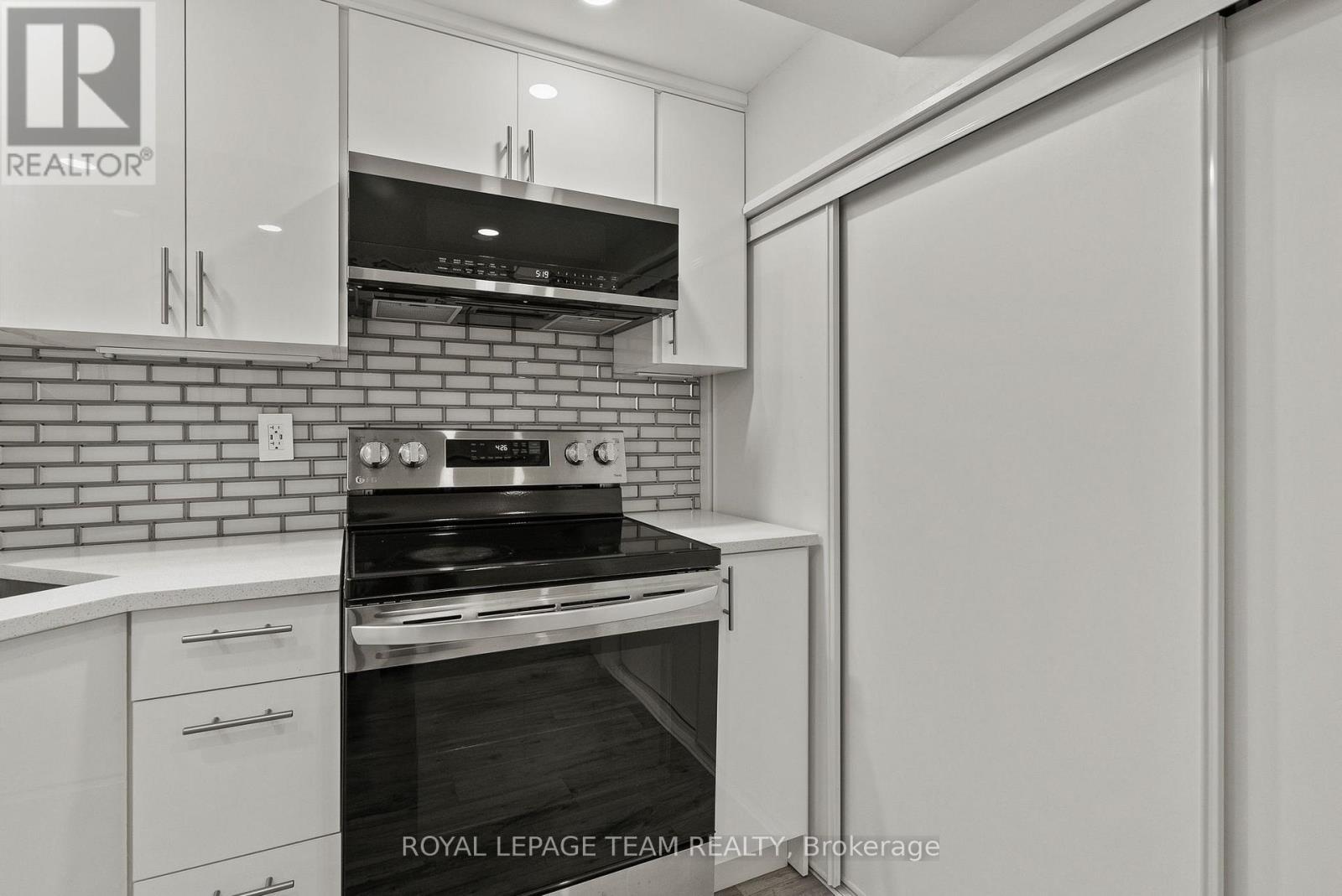 40 Milner Downs Crescent, Ottawa, ON - Indoor Photo Showing Kitchen