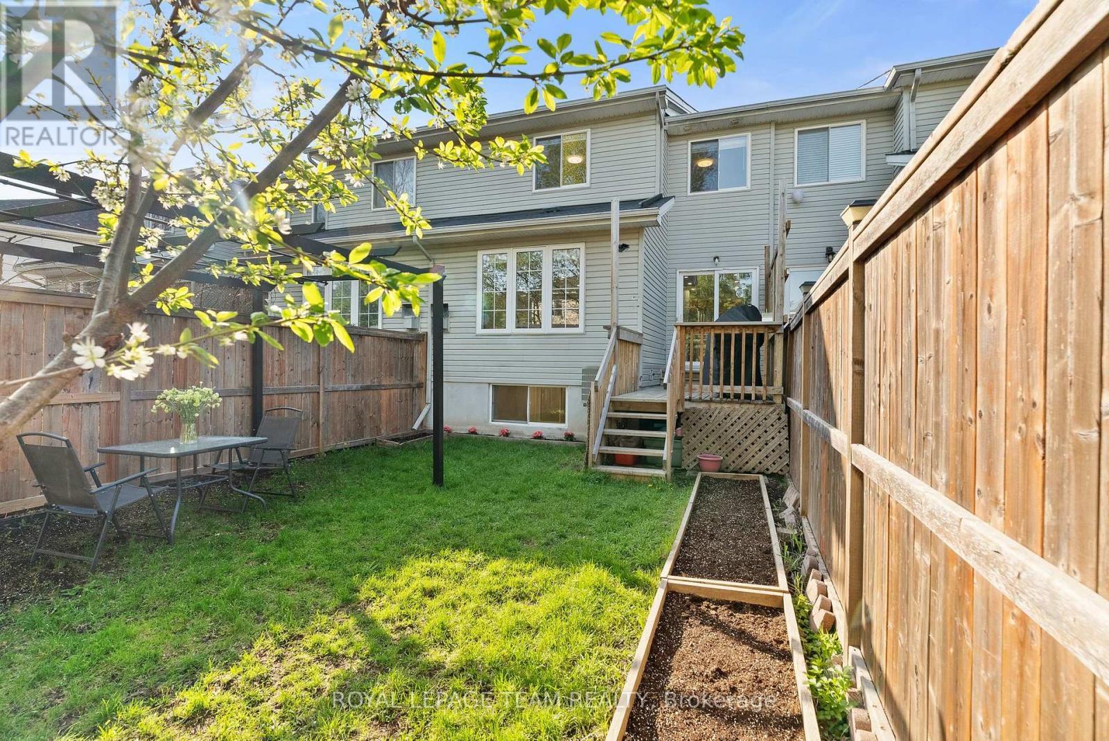 40 Milner Downs Crescent, Ottawa, ON - Outdoor