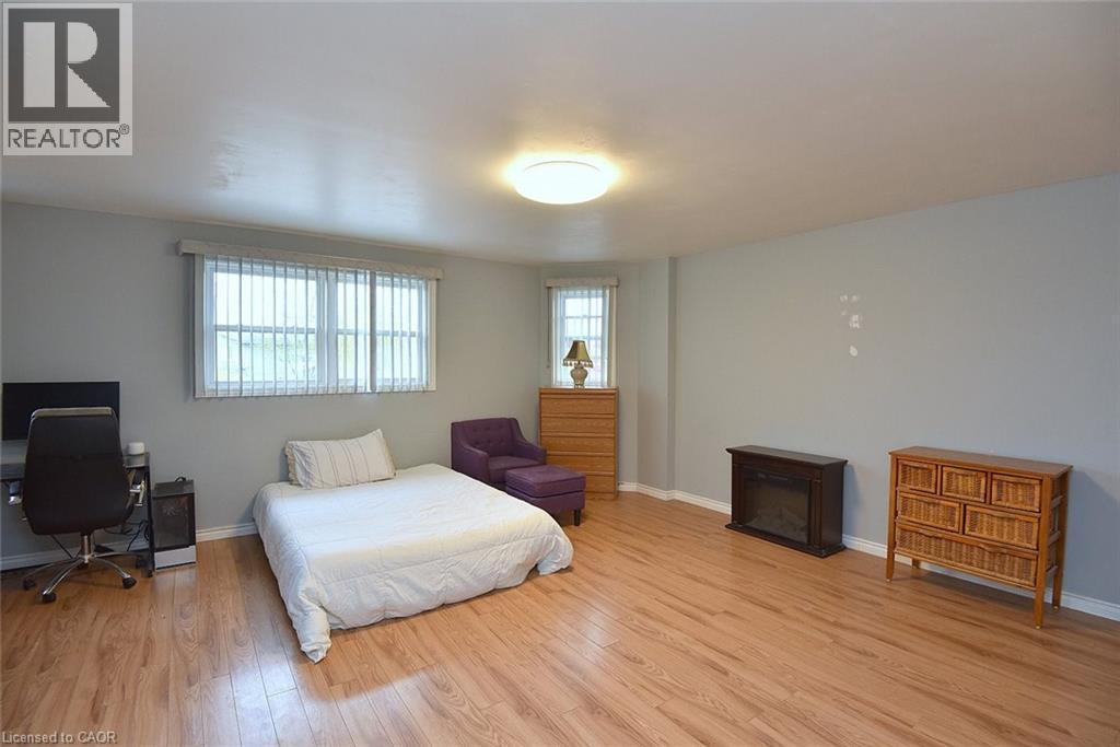 126 Bastille Street, Hamilton, ON - Indoor Photo Showing Bedroom