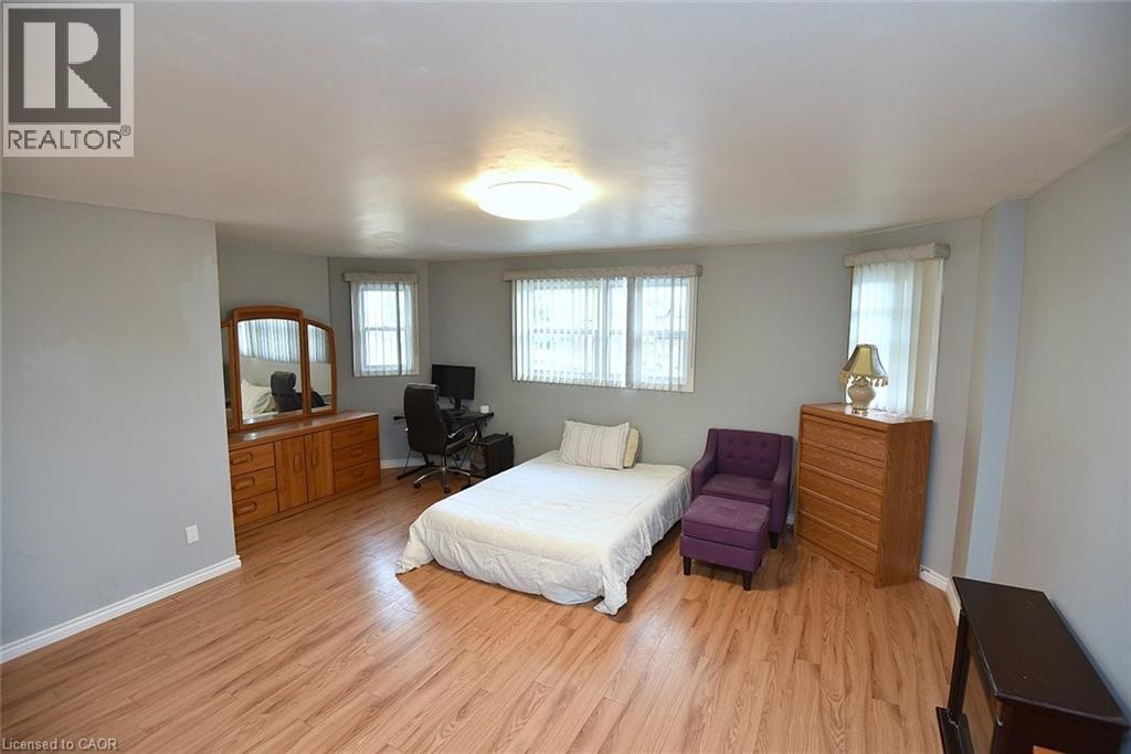126 Bastille Street, Hamilton, ON - Indoor Photo Showing Bedroom
