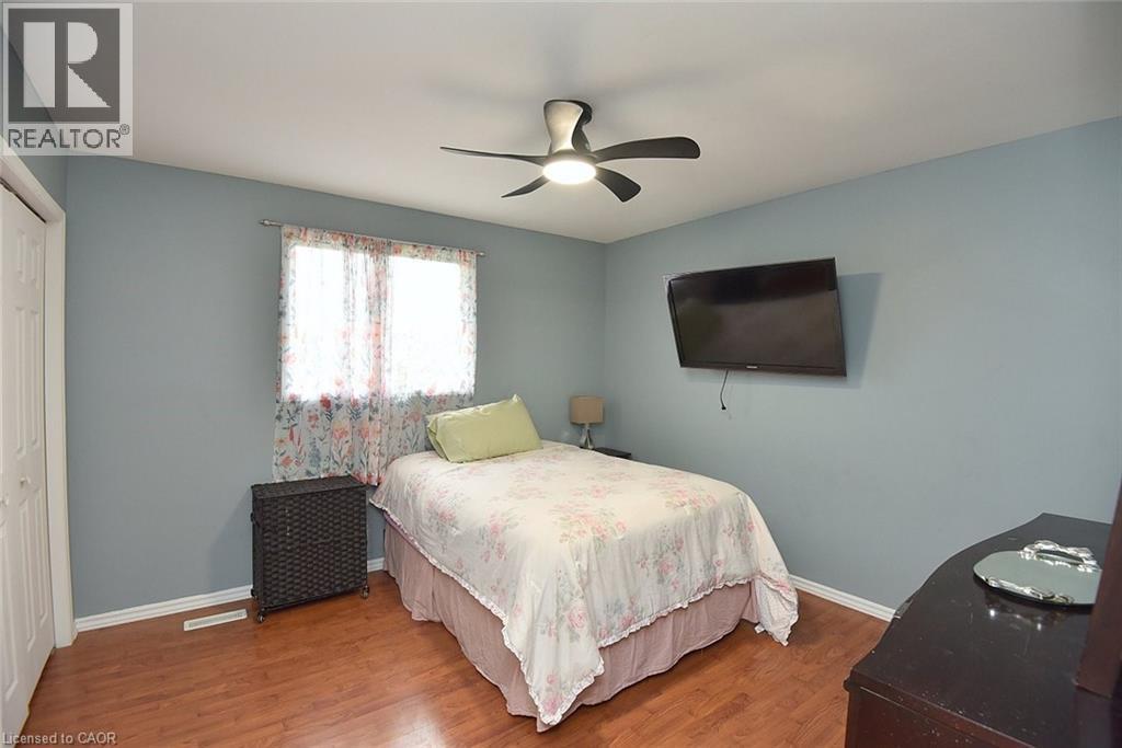 126 Bastille Street, Hamilton, ON - Indoor Photo Showing Bedroom