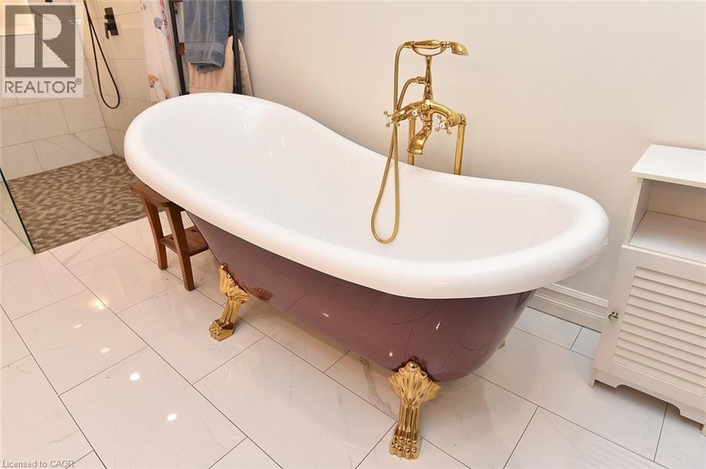 126 Bastille Street, Hamilton, ON - Indoor Photo Showing Bathroom