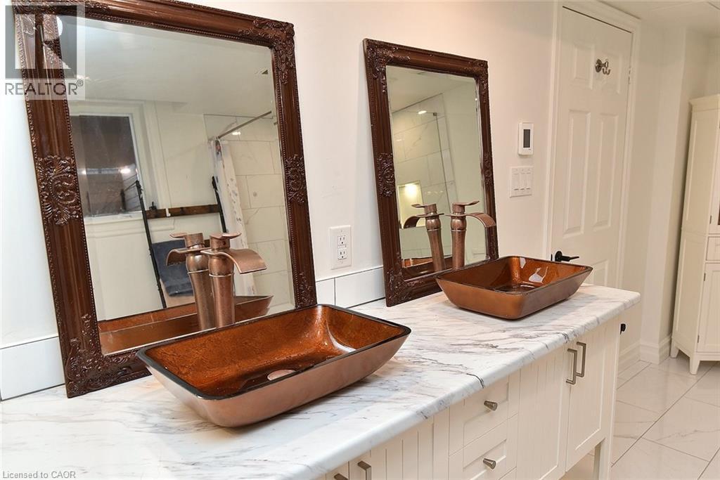 126 Bastille Street, Hamilton, ON - Indoor Photo Showing Bathroom