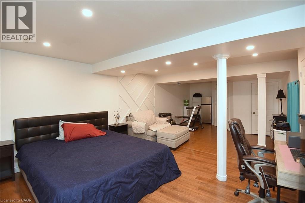 126 Bastille Street, Hamilton, ON - Indoor Photo Showing Bedroom