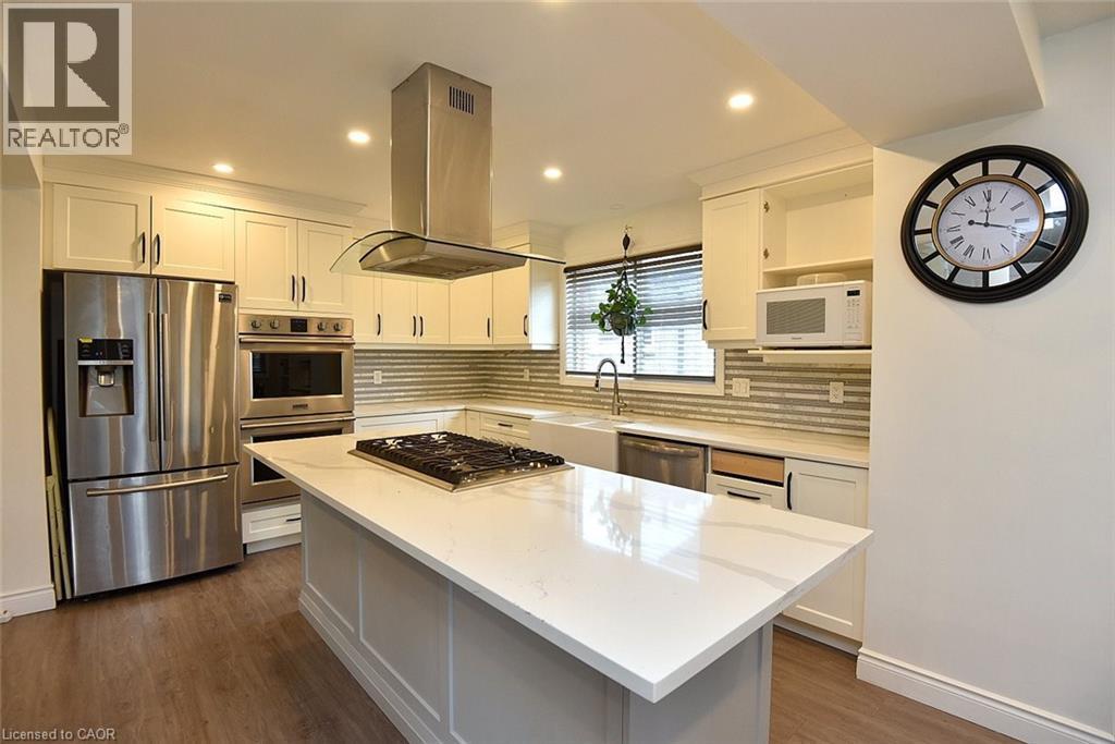 126 Bastille Street, Hamilton, ON - Indoor Photo Showing Kitchen With Upgraded Kitchen